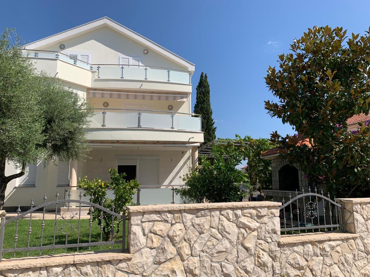 Apartments Dumancic Biograd Na Moru Esterno foto