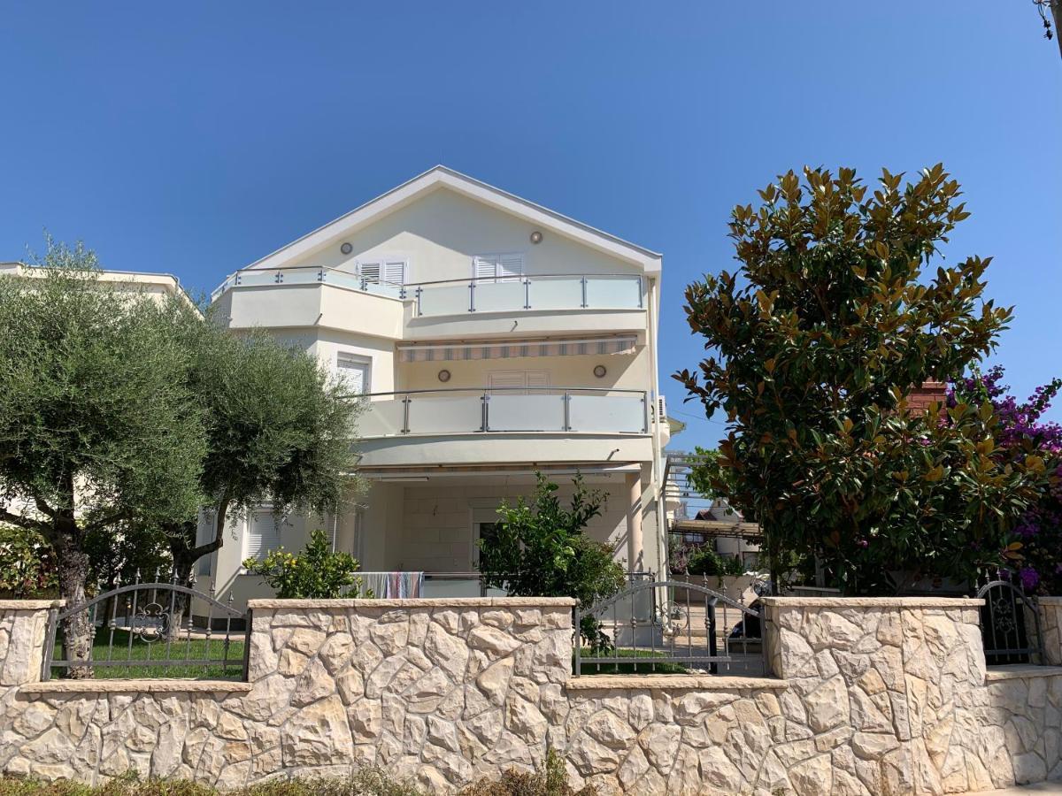 Apartments Dumancic Biograd Na Moru Esterno foto