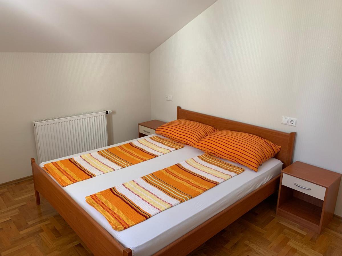 Apartments Dumancic Biograd Na Moru Esterno foto
