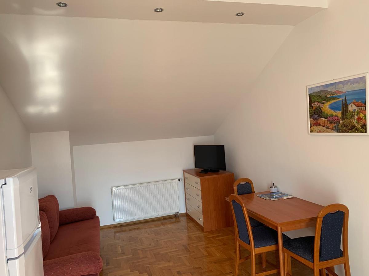 Apartments Dumancic Biograd Na Moru Esterno foto