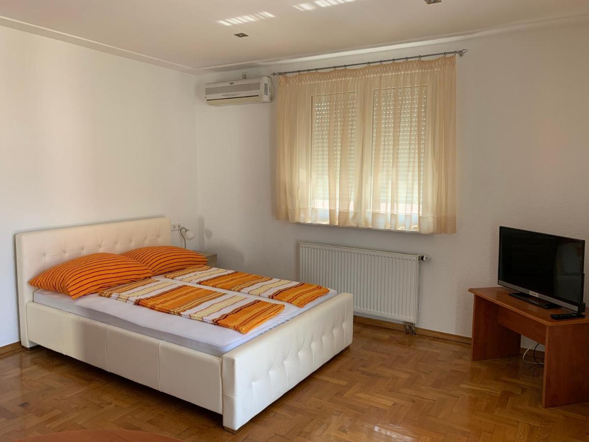 Apartments Dumancic Biograd Na Moru Esterno foto